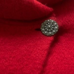 It’s Adrienne Vittadini red top, never worn! Size L